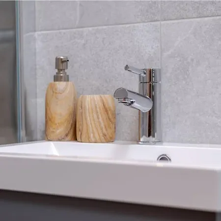 East Cliff View, Heart Of 惠特比