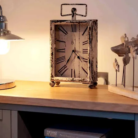 East Cliff View, Heart Of 惠特比